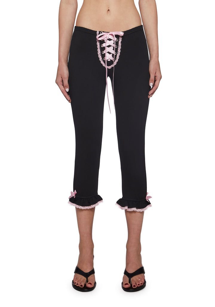 Daring Love Solid Capri Pants - Black