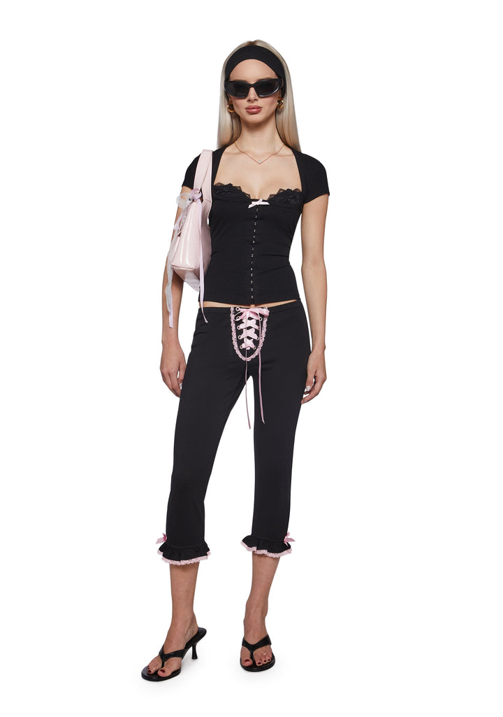 Daring Love Solid Capri Pants - Black